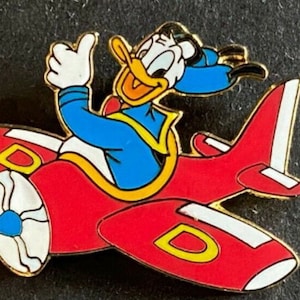 Donald Duck Flying  Disney pin