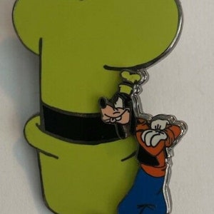 2002 Goofy Limited Edition Disneyland DCA USABig Hat pin