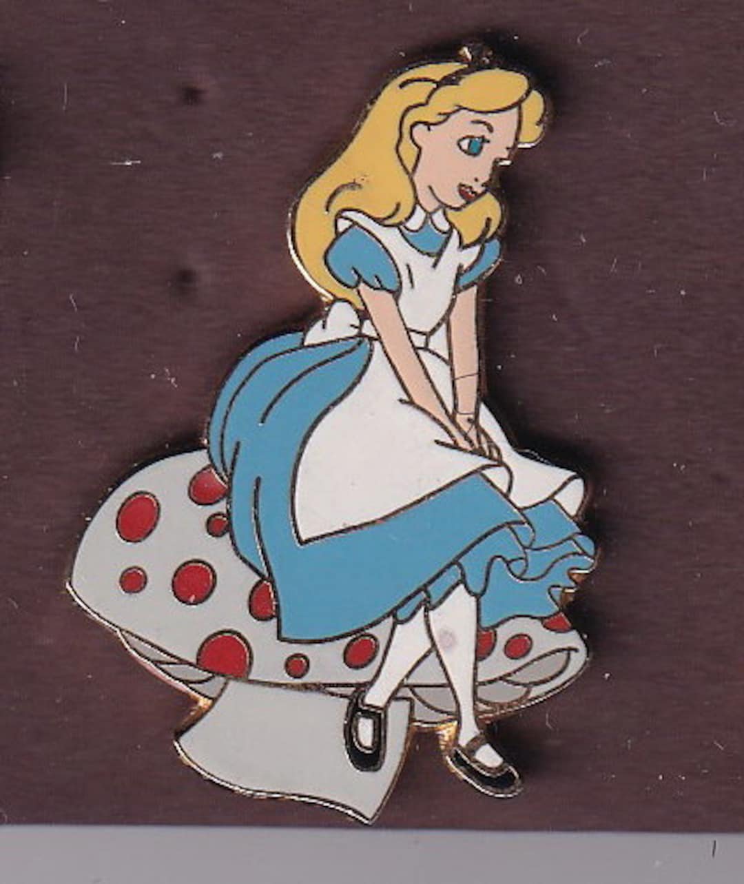 2001 Alice in Wonderland Sitting on a Mushroom Color Error