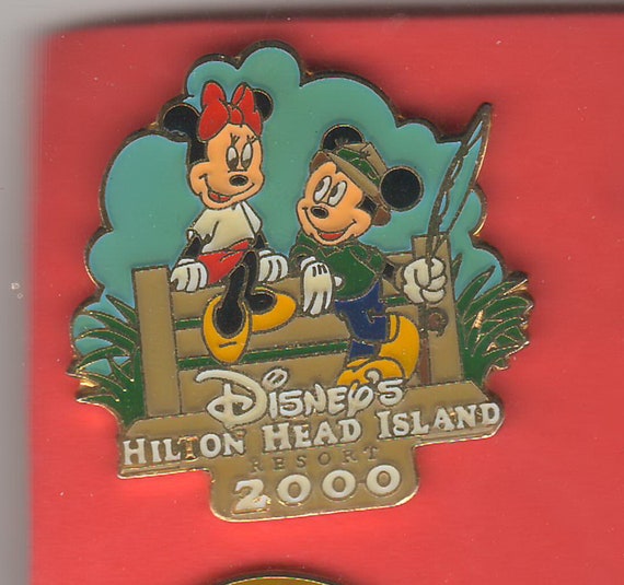 Mickey & Minnie Mouse fishing at Hilton Head Island Resort Authentic Disney  Pin