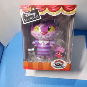 Disney Showcase Vinyl Cheshire Cat