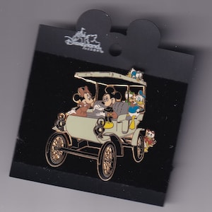 Mickey Minnie Donald vintage avec des neveux dans une voiture à l’ancienne Disneyland Exclusive pin o card