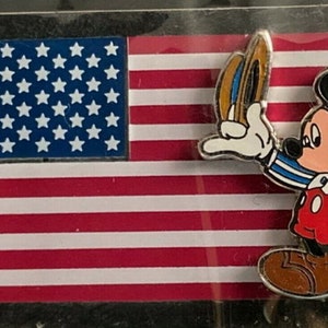 Vintage Disney Store Mickey with USA t flag  pin on card