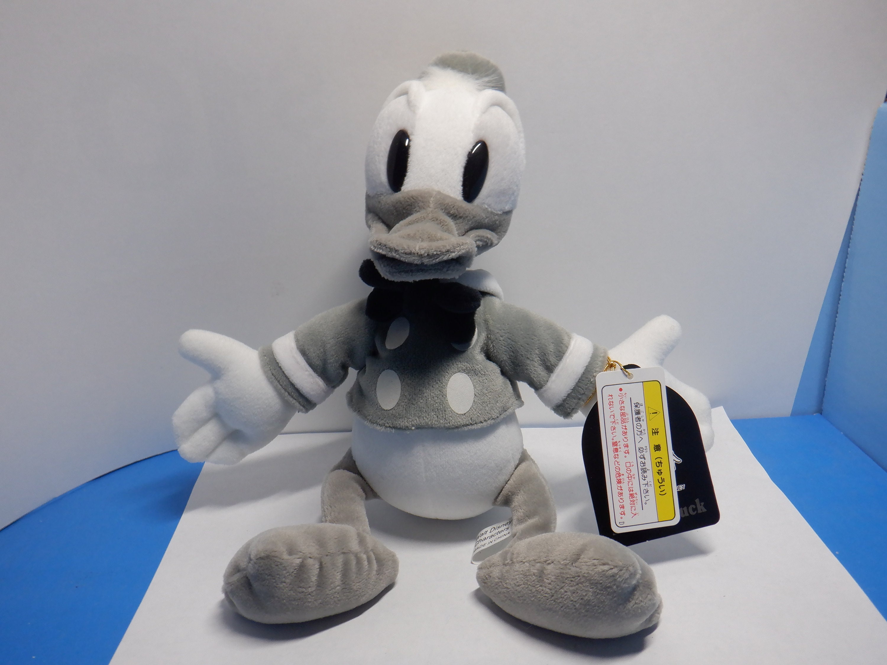 Walt Disney Mini Bean Bag Donald Duck Peluche Plush Toy Beanie 7Inch S –  Omniphustoys