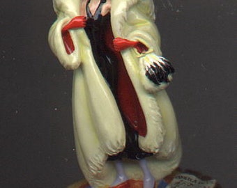 Curella De Vil   Disney Villain 101 Dalmatians miniature figurine