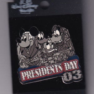Vintage Mickey Pluto Donald  Goofy  Mount Rushmore  Presidents Day 2003 LE on card