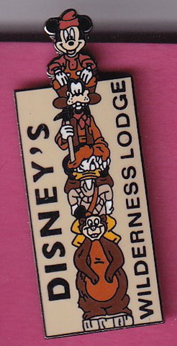Disney Figurine - Wilderness Lodge - Mickey & Friends Totem Pole