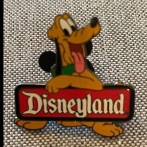 Pluto 2000 Disneyland Sign Logo speld
