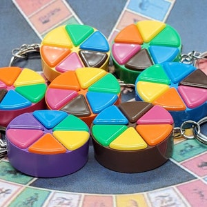 Geüpcycled Trivial Pursuit Modern Edition Game Piece-sleutelhangers