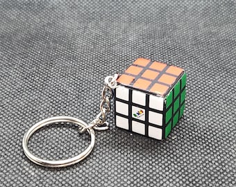 Miniaturowy NIEFUNKCJONALNY brelok do kluczy z kostki Rubika z odzysku