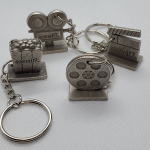 Upcycled Scene It Trivia Spiel Metalltoken Schlüsselanhänger Movie Reel Popcorn Klappe