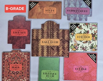 Puede incluir: Un conjunto de letreros decorativos para habitaciones con nombres como "Study", "Conservatory", "Library", "Ball Room", "Kitchen", "Lounge", "Hall" y "Billiard Room". Los letreros tienen un diseño vintage.