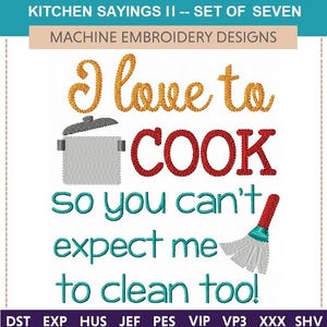 Pode incluir: Design de bordado de máquina para uma toalha de cozinha ou um pano de cozinha. O design apresenta uma panela com tampa, um batedor e o texto "Adoro cozinhar, então não espere que eu também limpe!"