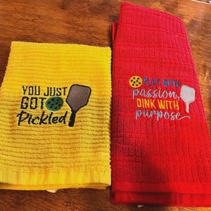 Pickle Ball VI "Desenhos de Bordado à Máquina" (Conjunto de Seis) Ótima ideia para presente. Mais vendido, lanche, sorvete cremoso, picles de endro, esportes, remo, time imagem 2