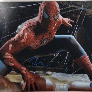 Tobey Maguire Autographed Signed Amazing Spiderman 11x14 Photo Beckett