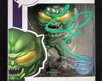 Willem Dafoe z autografem i figurką Zielonego Goblina Spidermana Funko Pop BECKETT