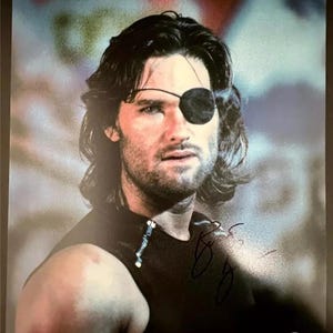 Kurt Russell Signed Autographed Escape From New York 11x14 Photo BECKETT