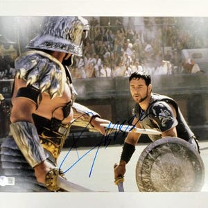 Russell Crowe Autographed Signed 11x14 Gladiator Photo BECKETT