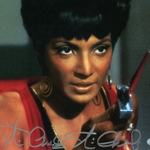 Nichelle Nichols Star Trek Signed Autographed 8x10 Photo BECKETT COA