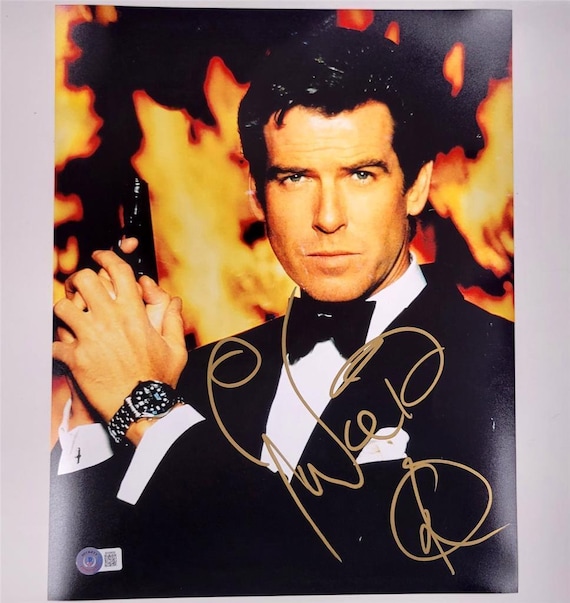 PIERCE BROSNAN SIGNED AUTOGRAPH 11x14 PHOTO - JAMES BOND 007, GOLDENEYE,  BECKETT