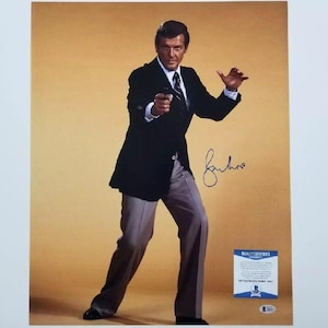Roger Moore Autographed Signed 16x20 James Bond 007 Photo Beckett COA
