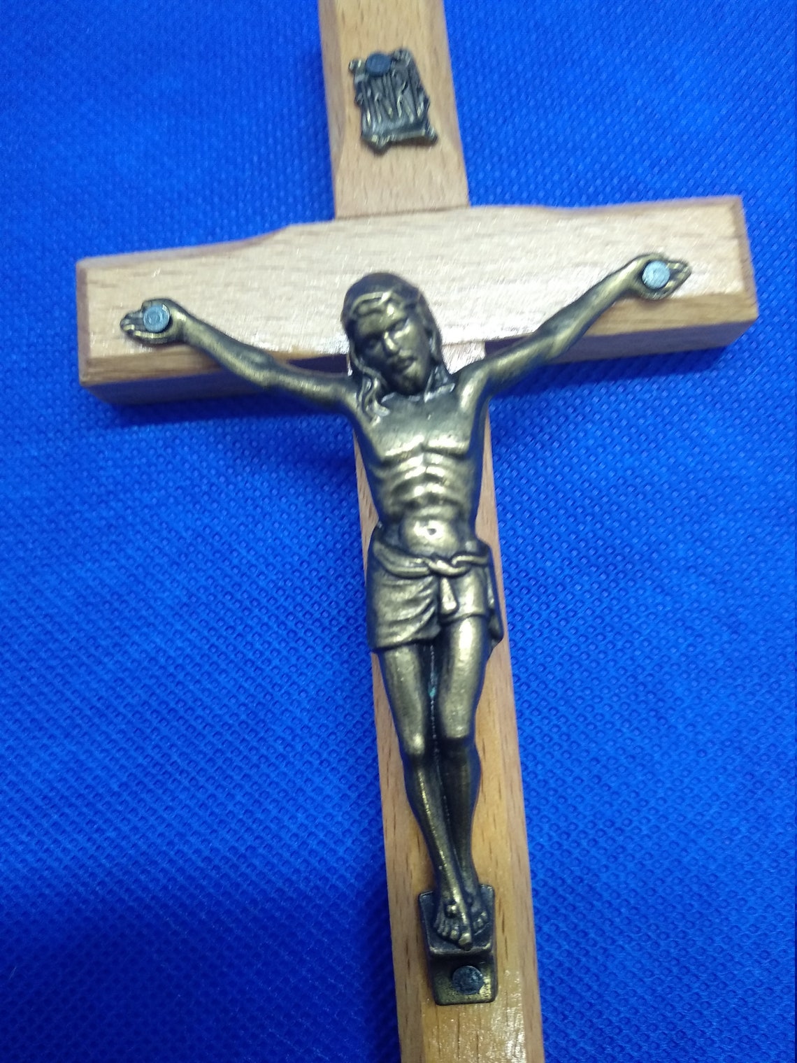 PEQUEÑO CRUCIFIJO DE MADERA 5 1/2