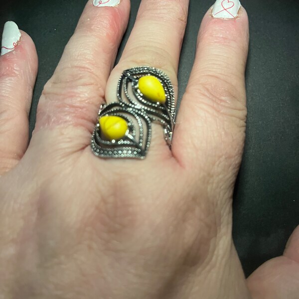 Adjustable silver yellow crackle stones ring