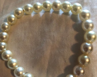 Handmade pearl beaded bracelet