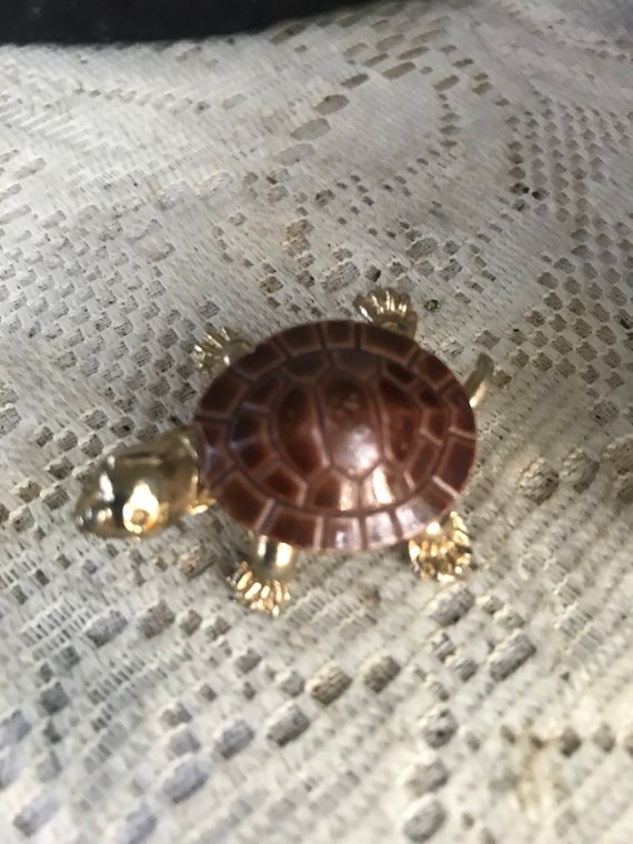 Vintage Turtle Pin Broach. 1 3/4” x 1 1/4”.