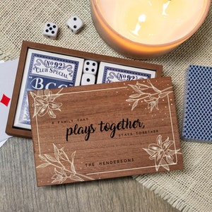 Coffret de jeu de cartes Familles qui jouent ensemble | Cadeau pour une soirée match | Table de jeu avec cartes et dés | Cadeau amusant pour une soirée jeux en famille
