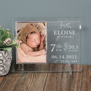 Marco de fotos con anuncio de nacimiento de bebé / Marco de fotos con estadísticas de nacimiento de bebé grabadas / Marco de fotos de niña / Marco de fotos floral para bebé recién nacido