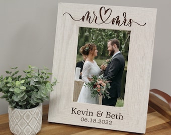 Mr & Mrs Picture Frame | Personalized Wedding Picture Frame | Mr and Mrs Engraved Photo Frame | Personalized Wedding Gift | Newlywed Frame