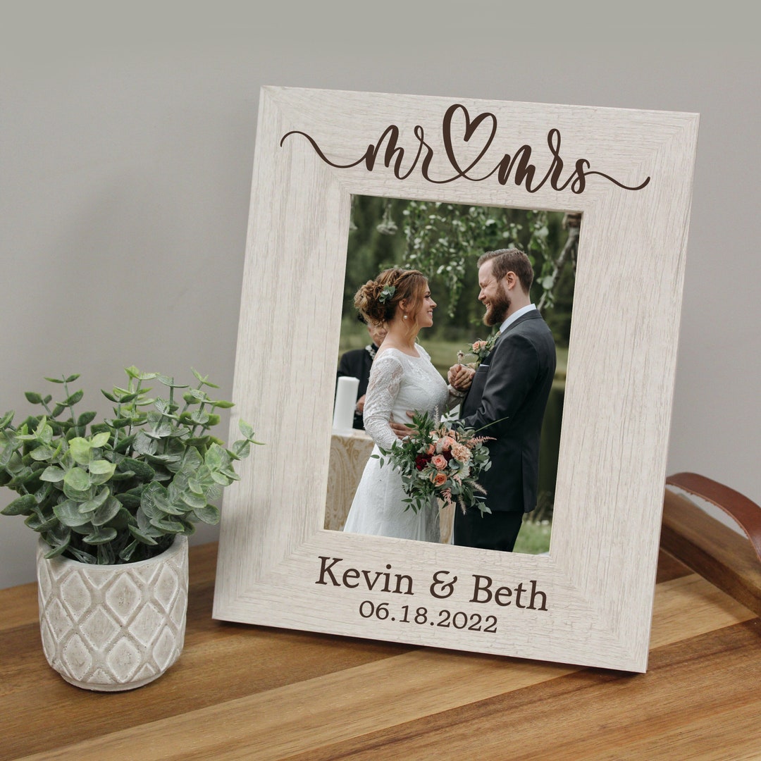 Mr & Mrs Picture Frame Personalized Wedding Picture Frame Mr and Mrs Engraved Photo Frame