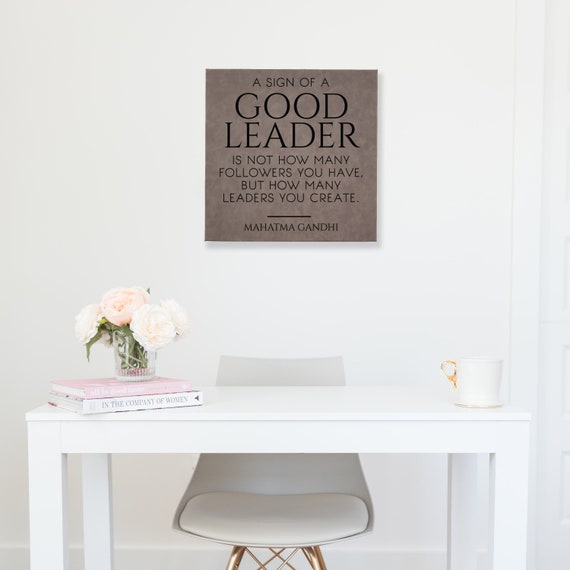 Inspirational Quotes Desk Decor Gifts for Women, 7 Rules of Life  Encouragement Gifts Office Positive Plaque with Wooden Stand for Cowoker  Motivational