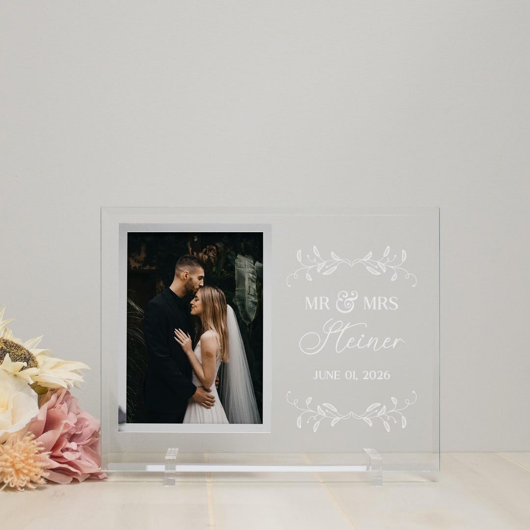 Mr & Mrs Wedding Picture Frame | Personalized Wedding Picture Frame | Glass Wedding 5x7 Picture Frame | Custom Wedding Gift Picture Frame
