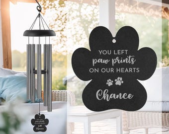 Cadeau de jardin commémoratif pour animaux de compagnie | Carillon éolien commémoratif pour chien | Carillon éolien personnalisé empreinte de patte | Empreintes de pattes sur le carillon éolien coeurs