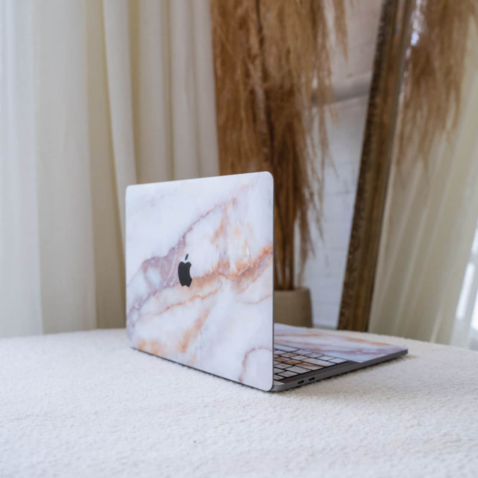 MacBook Pro 14-inch M1 Skin in Vanilla Marble, 2021 MacBook Pro 14-inch ...