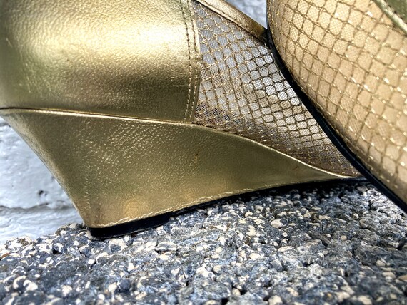 Vintage 70s Metallic Gold Pumps Sz 7 by Magdesian… - image 5