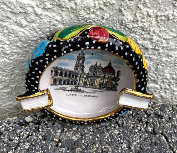 Vintage italienischer Maiolica Souvenir Aschenbecher aus dem Heiligtum von  Loreto in Italien / Haus der Jungfrau Maria / Hergestellt von Deruta 4,25  in Dia -  Österreich