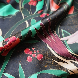 Furoshiki - Jewel Bloom - Furoshiki de satén de seda pura - Envoltura de tela de seda - Furoshiki diseñado por artistas - Bufanda de seda Furoshiki - Regalo de Eid