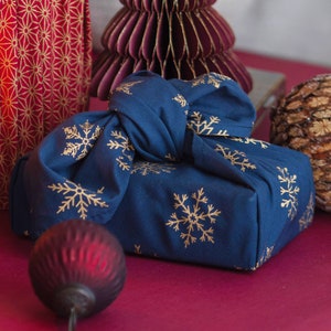 Christmas Furoshiki, Snowflakes Furoshiki, Blue Wrapping Cloth, Fabric Gift Wrap, Reusable Gift Wrap, Japanese Furoshiki, Bojagi Wrapping Bild 4