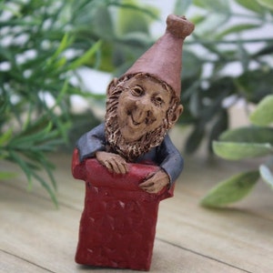 Vintage Tom Clark Red Gift Box &quot;G&quot; Gnome Figurine #63, 1987 5014 Or #88/1987 5014 , Christmas Gnome Figurine, Tom Clark Gnome, Cairn Studios