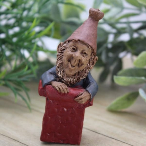 Vintage Tom Clark Red Gift Box "G" Gnome Figurine #63/ 1987 5014 Or #88/1987 5014 /Christmas Gnome Figurine/Tom Clark Gnome/Cairn Studios