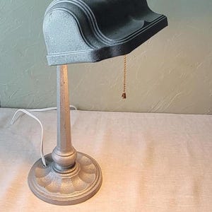 Antique 1920&#39;s Bankers Lamp, Tabletop Desk Lamp, Cast Iron Industrial Era Tabletop Lamp With  Pull Chain, Office Lamp, Farmhouse
