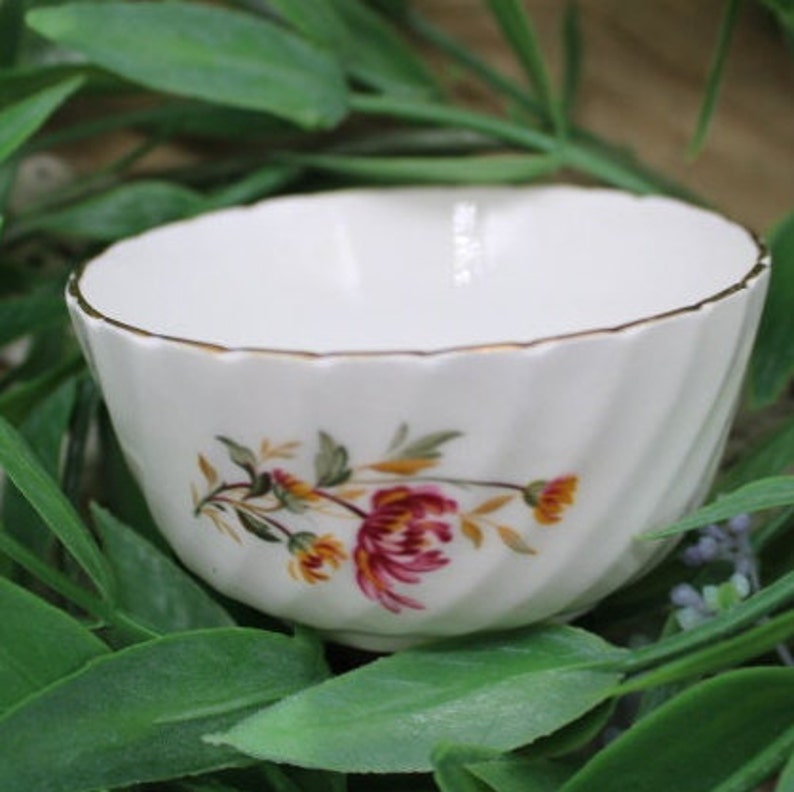 Vintage Royal Adderley Mini Open Sugar Bowl Chrysanthemum/ Fine Bone China Open Sugar Bowl/Sugar Cube Bowl/Tea Party afbeelding 1