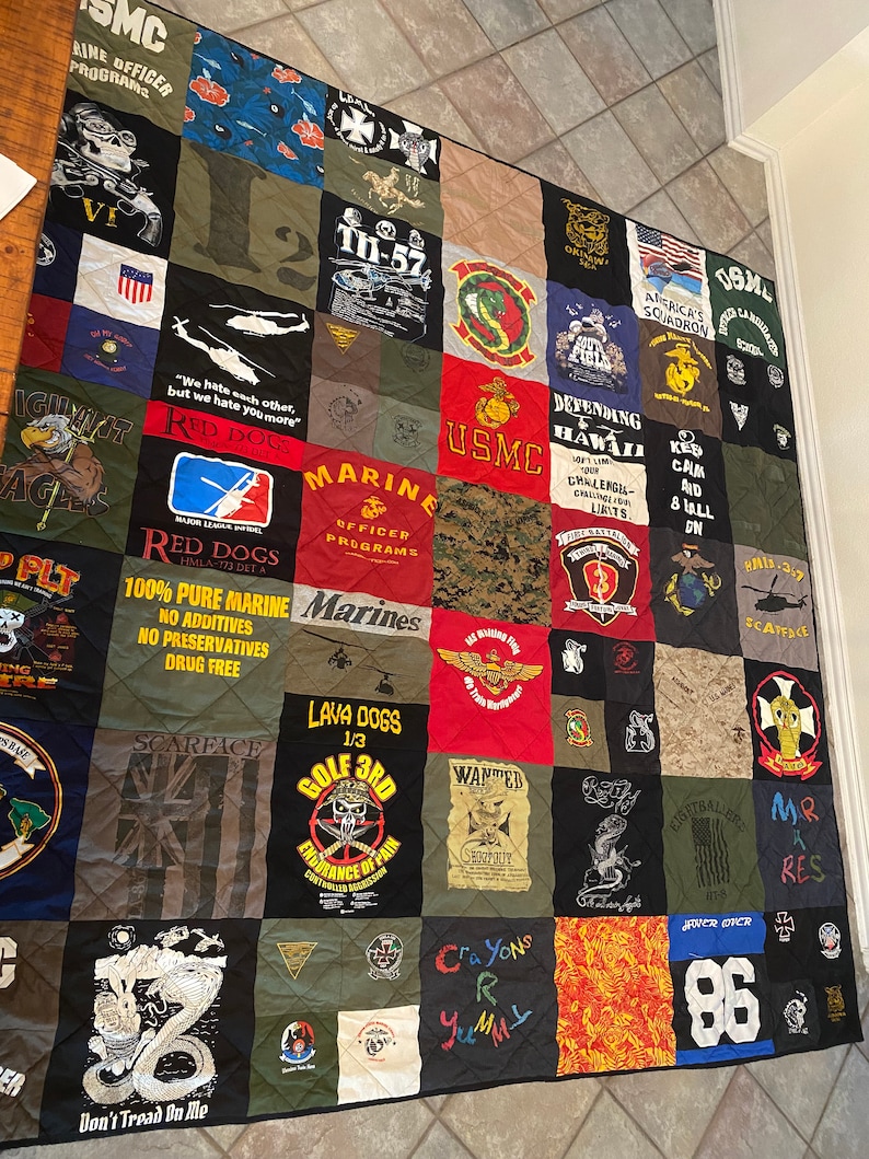 T-shirt quilt, ALLEEN AANBETALING, Geheugenquilt, Gewatteerde deken, Gemaakt van kleding van dierbaren, Geheugencadeau afbeelding 9