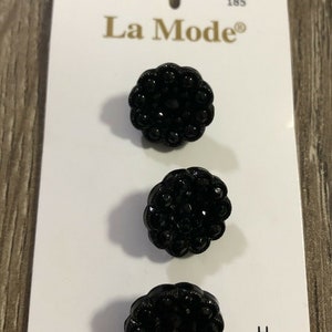 La Mode Buttons - Black Flower pattern with shank - Hook 185 - 16mm