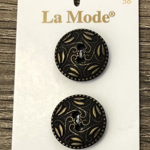 May include: Two antique gold-toned buttons with a decorative floral design. The buttons are on a white card with the text "La Mode" and "Hook 58".