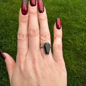 Gothic Coffin Ring – Black Onyx Style Stone in Sterling Silver – Spooky Alternative Jewelry for Witches, Goths & Halloween Lovers