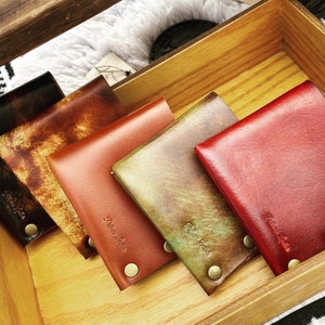 Cartera de cuero hecha a mano - Rústica plegable con remaches de latón / Cartera minimalista para hombre o mujer / Pátina única teñida a mano